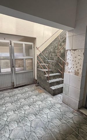 Casa para alugar com 180m², 4 quartos e 5 vagas Casa para alugar com 180m², 4 quartos e 5 vagasQuintal