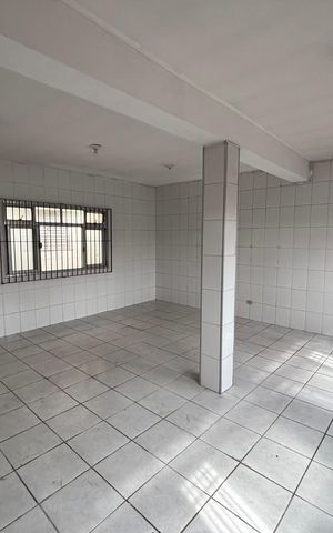 Casa para alugar com 180m², 4 quartos e 5 vagas Casa para alugar com 180m², 4 quartos e 5 vagasSala