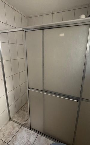 Casa para alugar com 180m², 4 quartos e 5 vagas Casa para alugar com 180m², 4 quartos e 5 vagasBanheiro da Suíte 1
