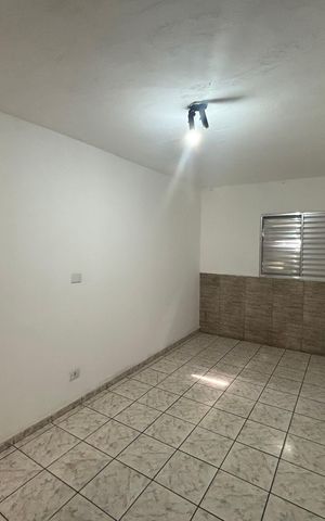 Casa para alugar com 180m², 4 quartos e 5 vagas Casa para alugar com 180m², 4 quartos e 5 vagasSala