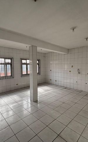 Casa para alugar com 180m², 4 quartos e 5 vagas Casa para alugar com 180m², 4 quartos e 5 vagasSala