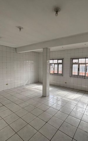 Casa para alugar com 180m², 4 quartos e 5 vagas Casa para alugar com 180m², 4 quartos e 5 vagasSala