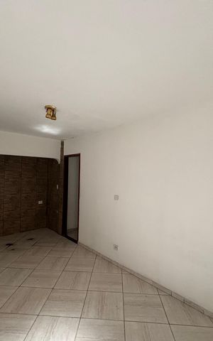 Casa para alugar com 180m², 4 quartos e 5 vagas Casa para alugar com 180m², 4 quartos e 5 vagasSala