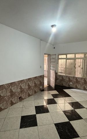 Casa para alugar com 180m², 4 quartos e 5 vagas Casa para alugar com 180m², 4 quartos e 5 vagasSala