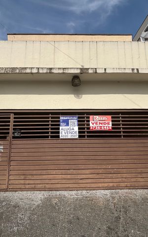 Casa para alugar com 180m², 4 quartos e 5 vagas Casa para alugar com 180m², 4 quartos e 5 vagasFachada