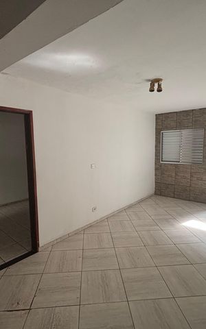 Casa para alugar com 180m², 4 quartos e 5 vagas Casa para alugar com 180m², 4 quartos e 5 vagasSala