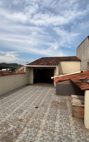 Casa para alugar com 180m², 4 quartos e 5 vagas Casa para alugar com 180m², 4 quartos e 5 vagasQuintal