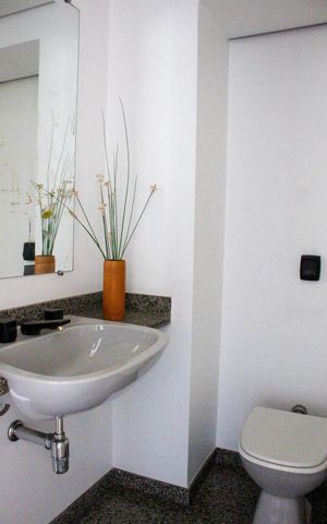 Apartamento à venda com 160m², 4 quartos e 3 vagas Apartamento à venda com 160m², 4 quartos e 3 vagasLavabo