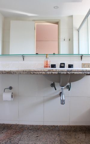Apartamento à venda com 160m², 4 quartos e 3 vagas Apartamento à venda com 160m², 4 quartos e 3 vagasBanheiro da Suíte 1