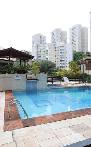 Apartamento à venda com 160m², 4 quartos e 3 vagas Apartamento à venda com 160m², 4 quartos e 3 vagasÁrea comum - Piscina