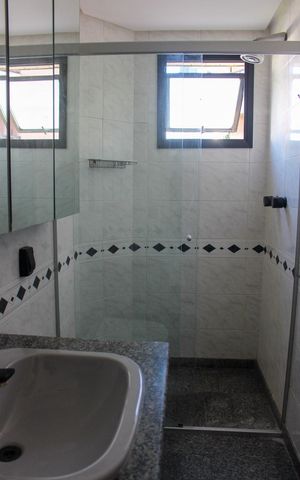 Apartamento à venda com 160m², 4 quartos e 3 vagas Apartamento à venda com 160m², 4 quartos e 3 vagasBanheiro da Suíte 2
