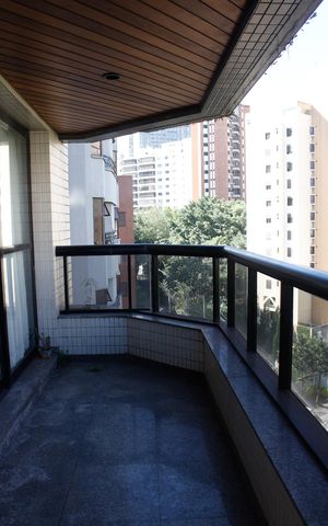 Apartamento à venda com 160m², 4 quartos e 3 vagas Apartamento à venda com 160m², 4 quartos e 3 vagasVaranda da Sala