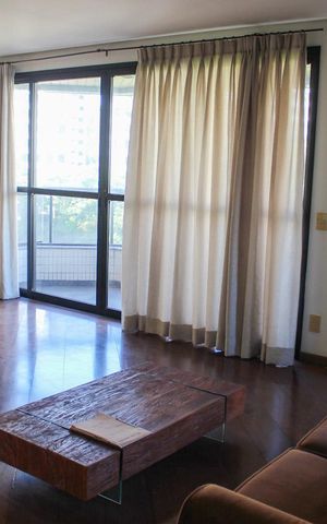 Apartamento à venda com 160m², 4 quartos e 3 vagas Apartamento à venda com 160m², 4 quartos e 3 vagasSala