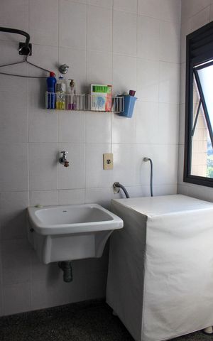 Apartamento à venda com 160m², 4 quartos e 3 vagas Apartamento à venda com 160m², 4 quartos e 3 vagasÁrea de Serviço