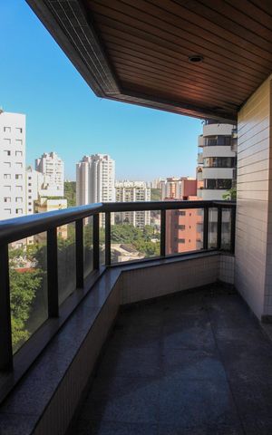 Apartamento à venda com 160m², 4 quartos e 3 vagas Apartamento à venda com 160m², 4 quartos e 3 vagasVaranda da Sala