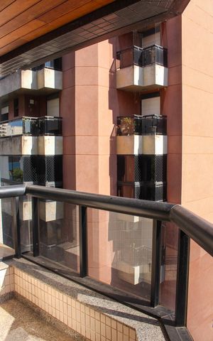 Apartamento à venda com 160m², 4 quartos e 3 vagas Apartamento à venda com 160m², 4 quartos e 3 vagasVista da Varanda da Suíte 1
