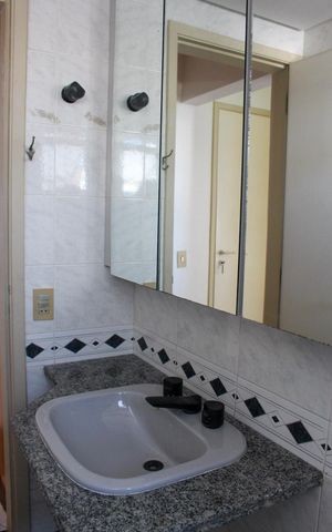 Apartamento à venda com 160m², 4 quartos e 3 vagas Apartamento à venda com 160m², 4 quartos e 3 vagasBanheiro da Suíte 2