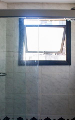 Apartamento à venda com 160m², 4 quartos e 3 vagas Apartamento à venda com 160m², 4 quartos e 3 vagasBanheiro da Suíte 2