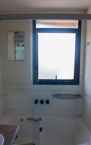 Apartamento à venda com 160m², 4 quartos e 3 vagas Apartamento à venda com 160m², 4 quartos e 3 vagasBanheiro da Suíte 1