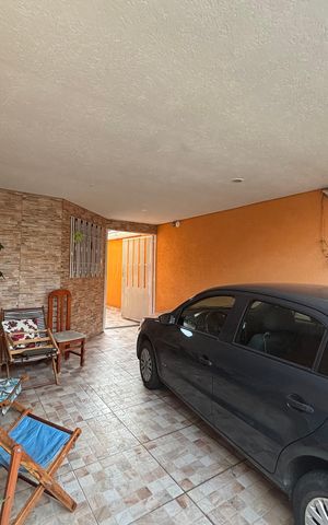 Casa à venda com 200m², 3 quartos e 4 vagas Casa à venda com 200m², 3 quartos e 4 vagasGaragem