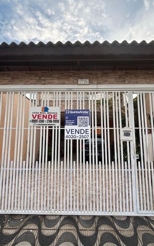 Casa à venda com 200m², 3 quartos e 4 vagas Casa à venda com 200m², 3 quartos e 4 vagasFachada