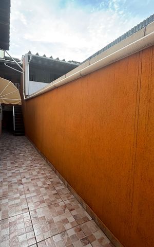 Casa à venda com 200m², 3 quartos e 4 vagas Casa à venda com 200m², 3 quartos e 4 vagasQuintal
