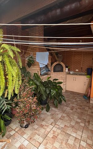 Casa à venda com 200m², 3 quartos e 4 vagas Casa à venda com 200m², 3 quartos e 4 vagasÁrea comum - Churrasqueira