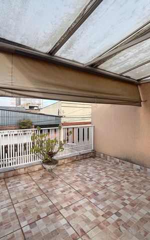 Casa à venda com 200m², 3 quartos e 4 vagas Casa à venda com 200m², 3 quartos e 4 vagasVaranda