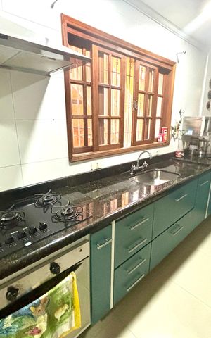 Casa à venda com 200m², 3 quartos e 4 vagas Casa à venda com 200m², 3 quartos e 4 vagasCozinha