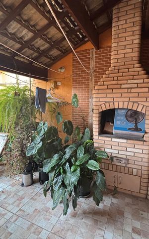 Casa à venda com 200m², 3 quartos e 4 vagas Casa à venda com 200m², 3 quartos e 4 vagasÁrea comum - Churrasqueira