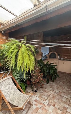 Casa à venda com 200m², 3 quartos e 4 vagas Casa à venda com 200m², 3 quartos e 4 vagasÁrea comum - Churrasqueira