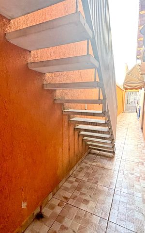 Casa à venda com 200m², 3 quartos e 4 vagas Casa à venda com 200m², 3 quartos e 4 vagasQuintal