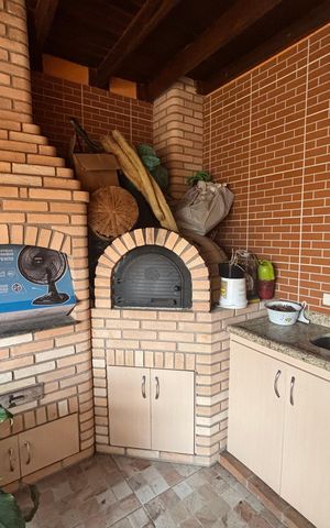 Casa à venda com 200m², 3 quartos e 4 vagas Casa à venda com 200m², 3 quartos e 4 vagasÁrea comum - Churrasqueira