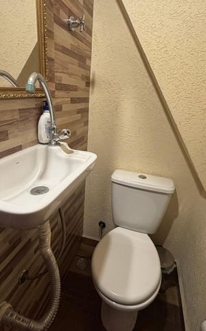 Casa à venda com 200m², 3 quartos e 4 vagas Casa à venda com 200m², 3 quartos e 4 vagasBanheiro 4