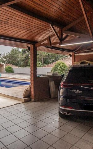 Casa à venda com 326m², 2 quartos e 6 vagas Casa à venda com 326m², 2 quartos e 6 vagasGaragem