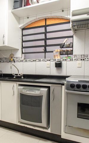 Casa à venda com 326m², 2 quartos e 6 vagas Casa à venda com 326m², 2 quartos e 6 vagasCozinha