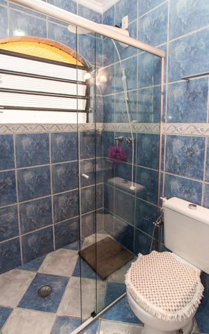 Casa à venda com 326m², 2 quartos e 6 vagas Casa à venda com 326m², 2 quartos e 6 vagasBanheiro da Suíte