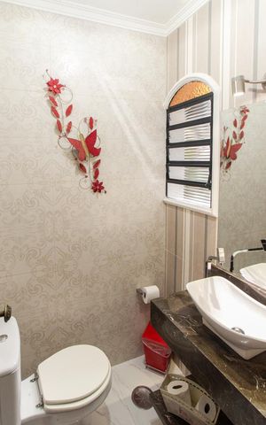 Casa à venda com 326m², 2 quartos e 6 vagas Casa à venda com 326m², 2 quartos e 6 vagasSala - Lavabo