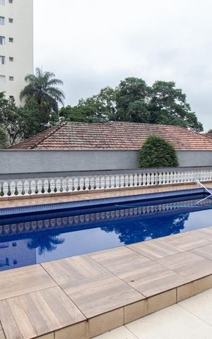 Casa à venda com 326m², 2 quartos e 6 vagas Casa à venda com 326m², 2 quartos e 6 vagasPiscina e Churrasqueira