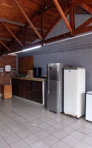 Casa à venda com 326m², 2 quartos e 6 vagas Casa à venda com 326m², 2 quartos e 6 vagasGaragem