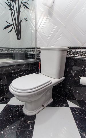 Casa à venda com 326m², 2 quartos e 6 vagas Casa à venda com 326m², 2 quartos e 6 vagasBanheiro da Suíte 2