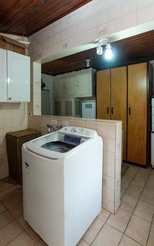 Casa à venda com 326m², 2 quartos e 6 vagas Casa à venda com 326m², 2 quartos e 6 vagasÁrea de Serviço