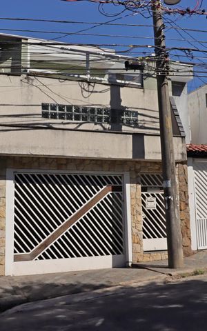 Casa para alugar com 205m², 3 quartos e 3 vagasFachada