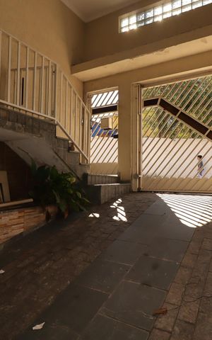 Casa para alugar com 205m², 3 quartos e 3 vagasEntrada da Garagem