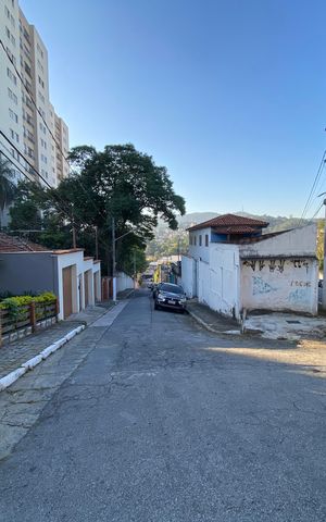 Casa à venda com 326m², 3 quartos e 6 vagas Casa à venda com 326m², 3 quartos e 6 vagasVista da Rua