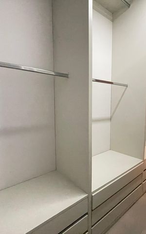 Apartamento à venda com 200m², 2 quartos e 3 vagas Apartamento à venda com 200m², 2 quartos e 3 vagasCloset da suíte