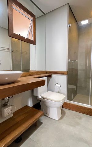Apartamento à venda com 200m², 2 quartos e 3 vagas Apartamento à venda com 200m², 2 quartos e 3 vagasBanheiro da Suíte 1
