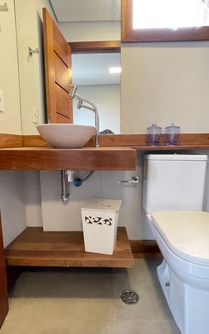 Apartamento à venda com 200m², 2 quartos e 3 vagas Apartamento à venda com 200m², 2 quartos e 3 vagasBanheiro da Suíte 2