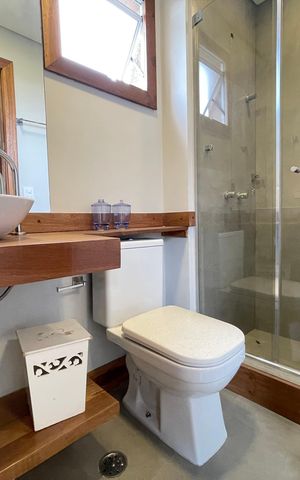 Apartamento à venda com 200m², 2 quartos e 3 vagas Apartamento à venda com 200m², 2 quartos e 3 vagasBanheiro da Suíte 2