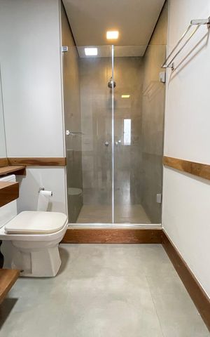 Apartamento à venda com 200m², 2 quartos e 3 vagas Apartamento à venda com 200m², 2 quartos e 3 vagasBanheiro da Suíte 1